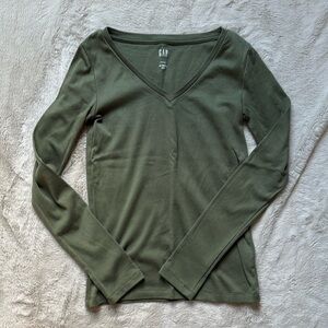 New Without Tags GAP Modern T Olive Green V-Neck Long Sleeve Shirt